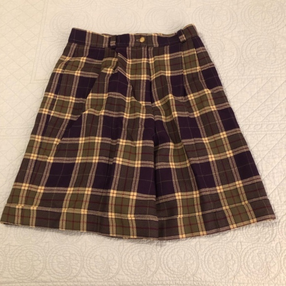 Vintage 90’s Talbots wool dress shorts. Size 8 petite.